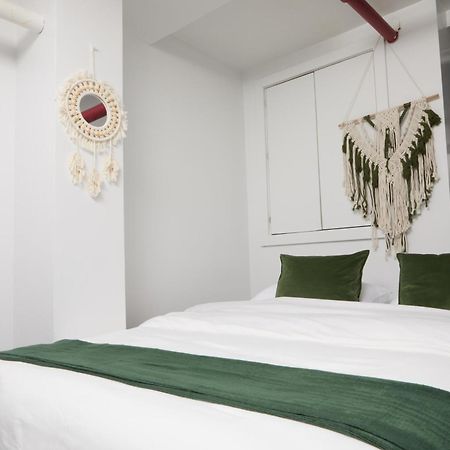 Comfy Guest House In Hell'S Kitchen New York Eksteriør billede